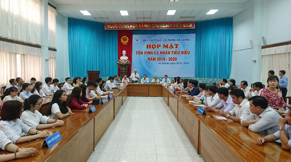Quỹ Tiếp sức tài năng An Giang họp mặt, tôn vinh cá nhân tiêu biểu năm 2019 - 2020