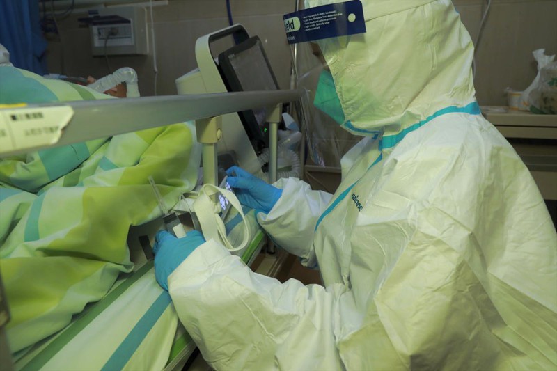 Số người nhiễm virus corona ở Trung Quốc chính thức vượt SARS