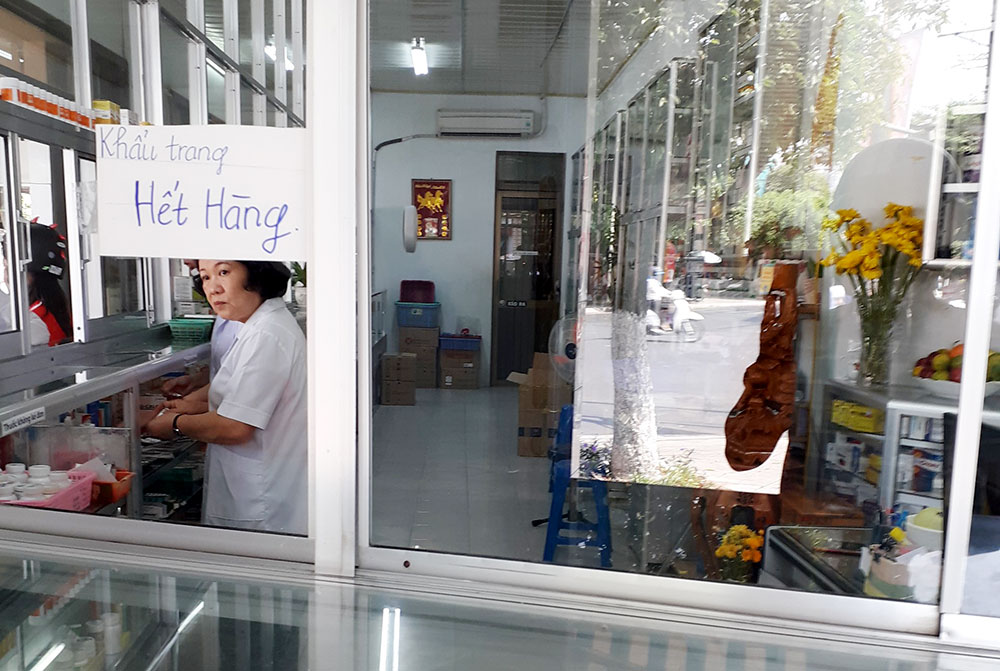 Xử lý nghiêm việc ghim hàng, tăng giá khẩu trang y tế