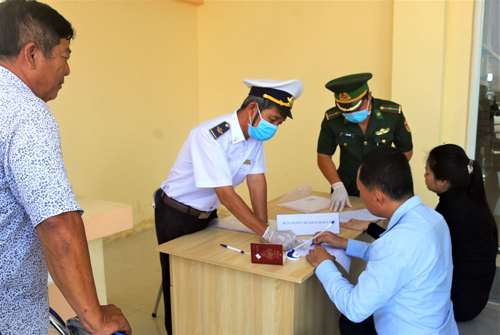 Kiểm dịch virus Corona ở Cửa khẩu Quốc tế Tịnh Biên