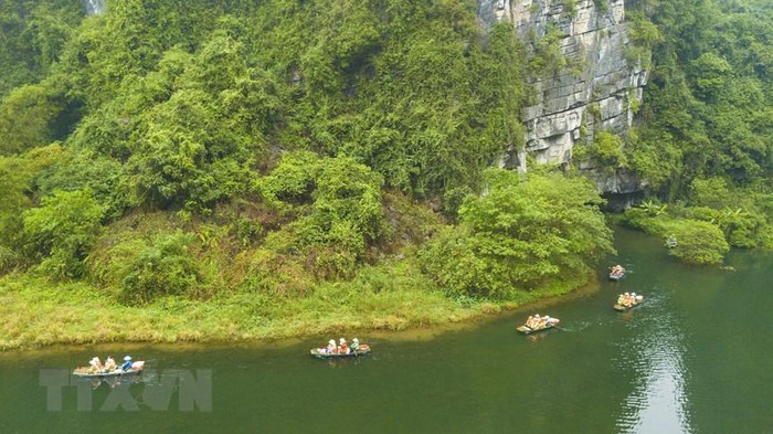Ngắm non nước hữu tình Tràng An trong tiết trời xuân