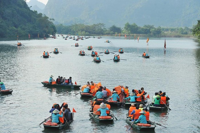 Ngắm non nước hữu tình Tràng An trong tiết trời xuân