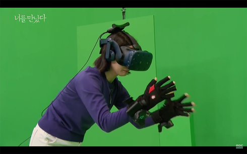 Rưng rưng xem công nghệ VR giúp bà mẹ Hàn Quốc đoàn tụ với con gái đã mất 2 năm