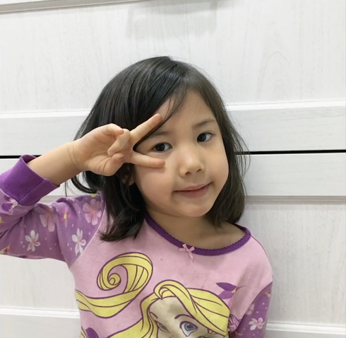 Rưng rưng xem công nghệ VR giúp bà mẹ Hàn Quốc đoàn tụ với con gái đã mất 2 năm