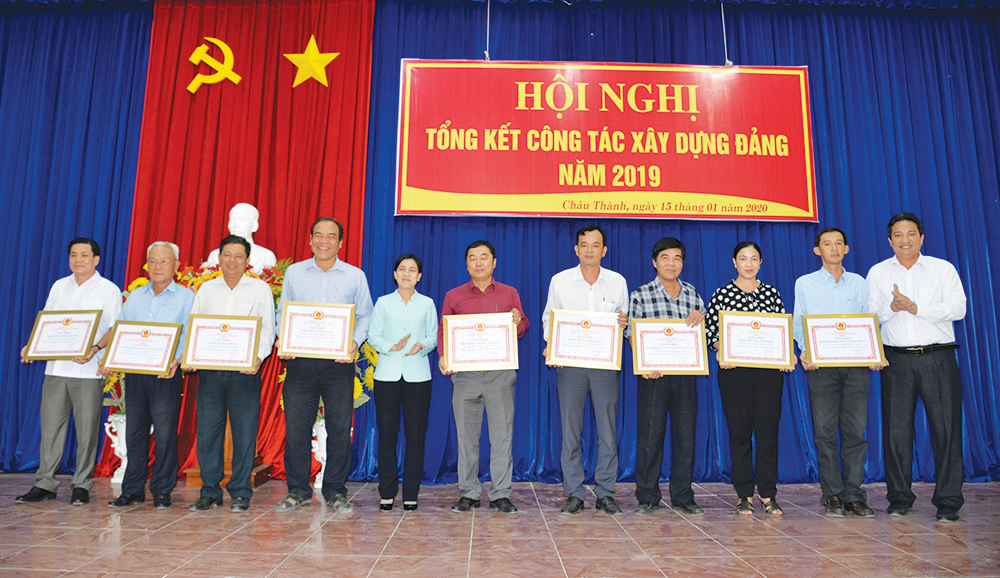 Học Bác từ những điều giản dị