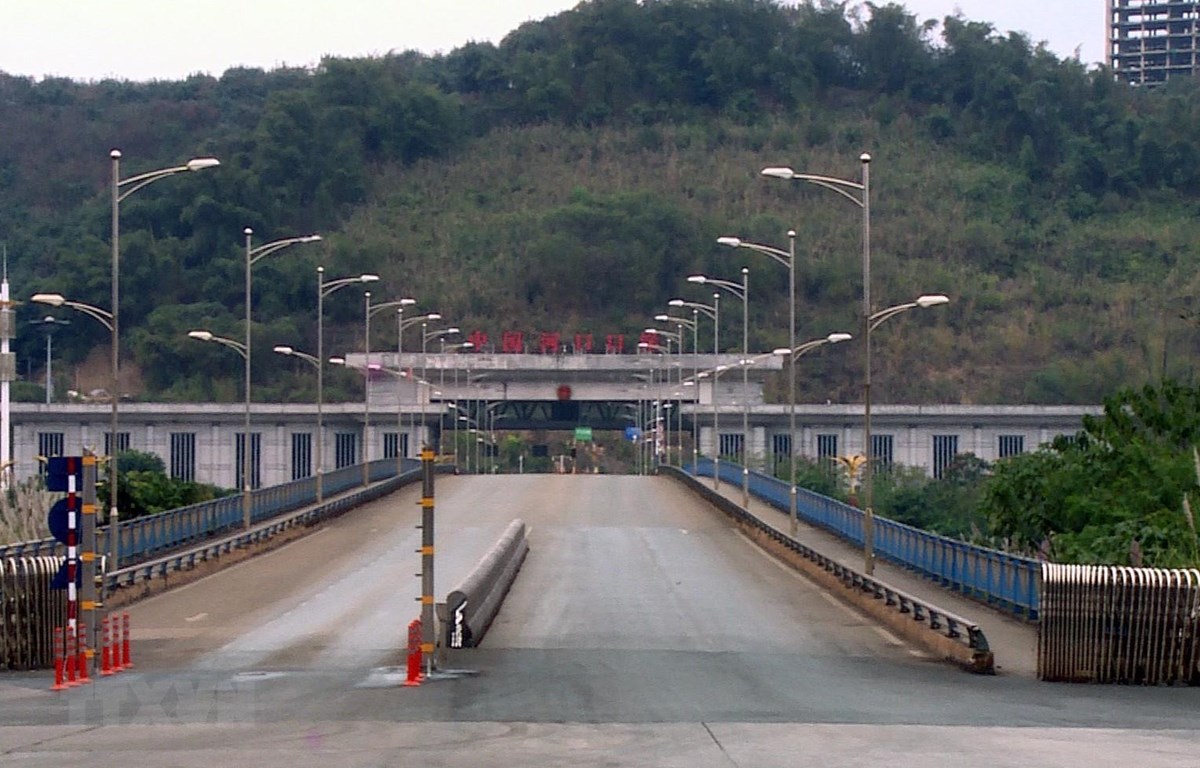 Lùi thời gian khôi phục hoạt động trao đổi hàng hóa cư dân biên giới