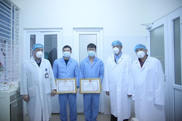 Trao bằng khen cho các tập thể và cá nhân phòng chống dịch nCoV