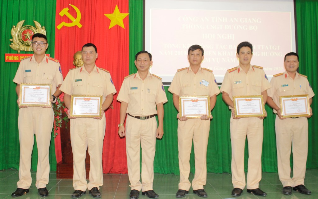 An Giang Tiếp tục thực hiện các giải pháp làm giảm số vụ tai nạn giao thông