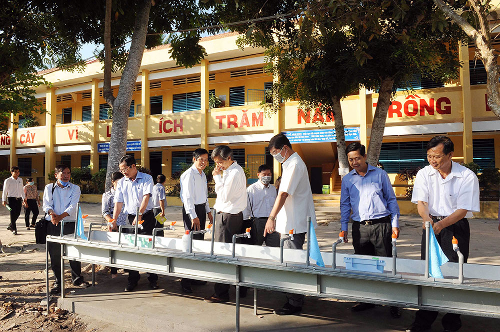 Thường trực HĐND tỉnh An Giang khảo sát công tác phòng, chống dịch bệnh viêm đường hô hấp cấp do chủng mới của vi rút Corona tại huyện Tịnh Biên