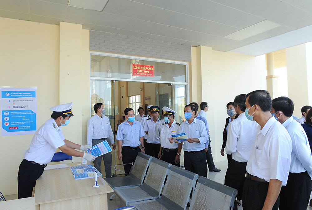 Thường trực HĐND tỉnh An Giang khảo sát công tác phòng, chống dịch bệnh viêm đường hô hấp cấp do chủng mới của vi rút Corona tại huyện Tịnh Biên