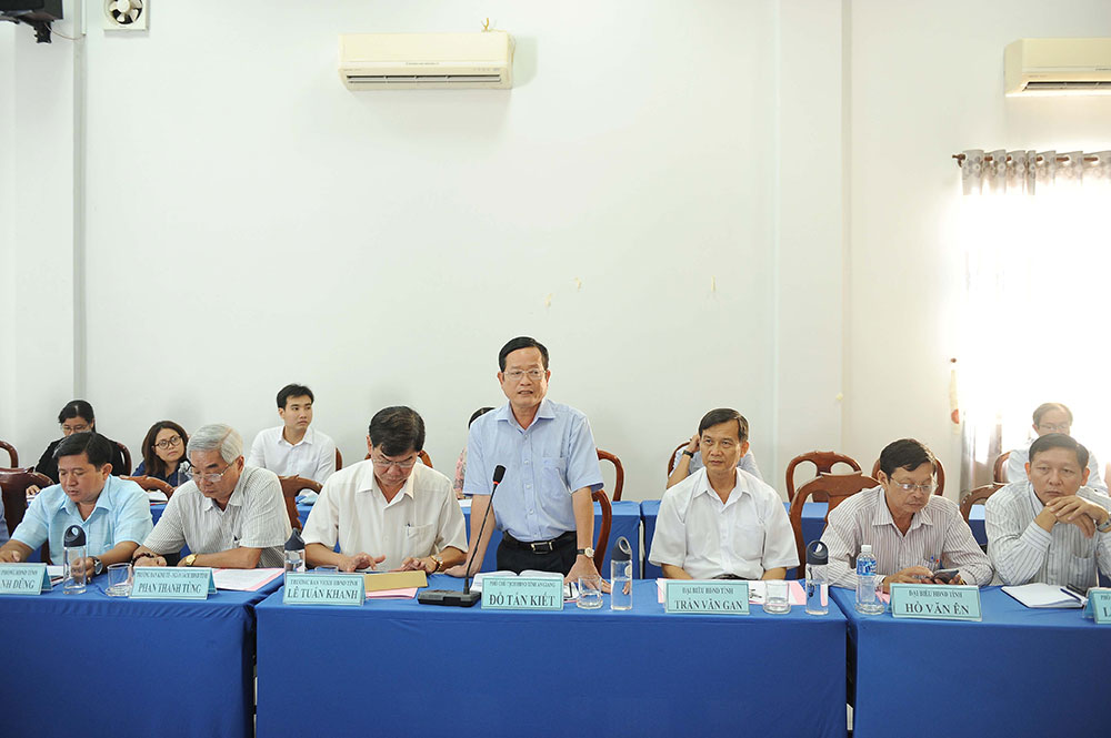 Thường trực HĐND tỉnh An Giang khảo sát công tác phòng, chống dịch bệnh viêm đường hô hấp cấp do chủng mới của vi rút Corona tại huyện Tịnh Biên