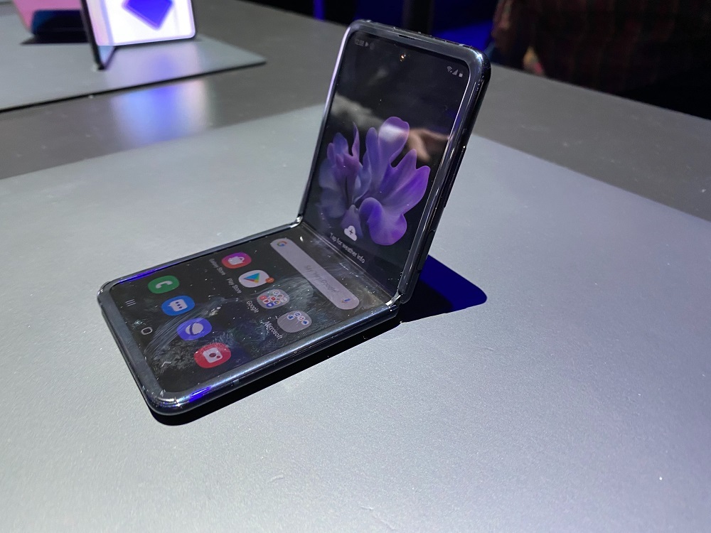 Trải nghiệm đầu tiên Galaxy Z Flip vừa ra mắt, khắc phục điểm yếu Galaxy Fold