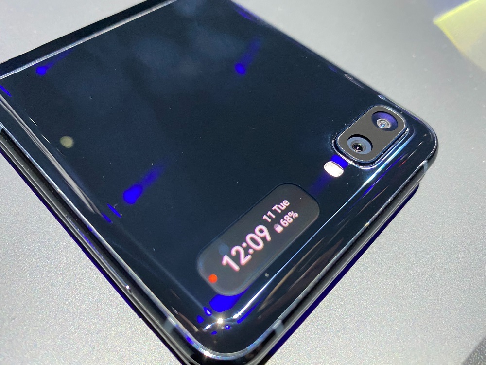 Trải nghiệm đầu tiên Galaxy Z Flip vừa ra mắt, khắc phục điểm yếu Galaxy Fold