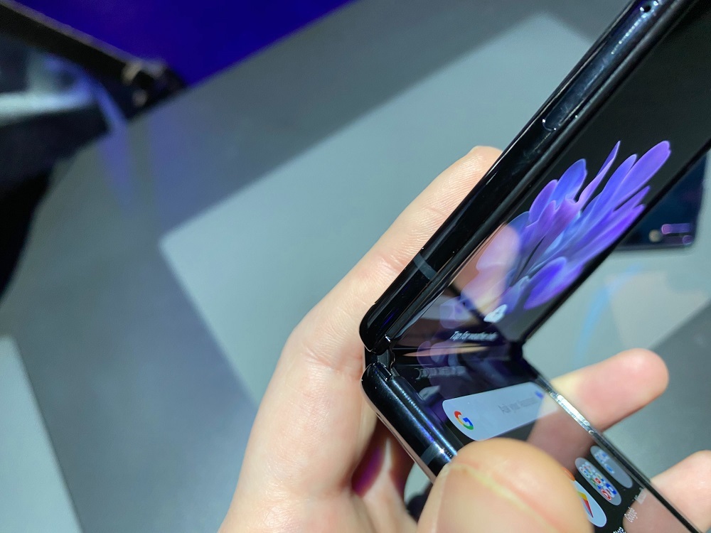 Trải nghiệm đầu tiên Galaxy Z Flip vừa ra mắt, khắc phục điểm yếu Galaxy Fold