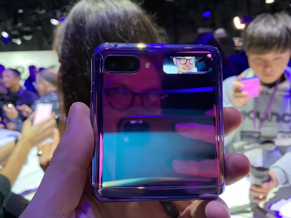 Trải nghiệm đầu tiên Galaxy Z Flip vừa ra mắt, khắc phục điểm yếu Galaxy Fold