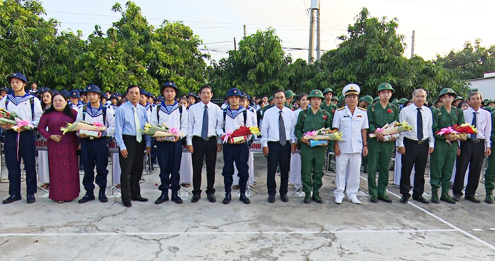 1.250 thanh niên An Giang lên đường nhập ngũ