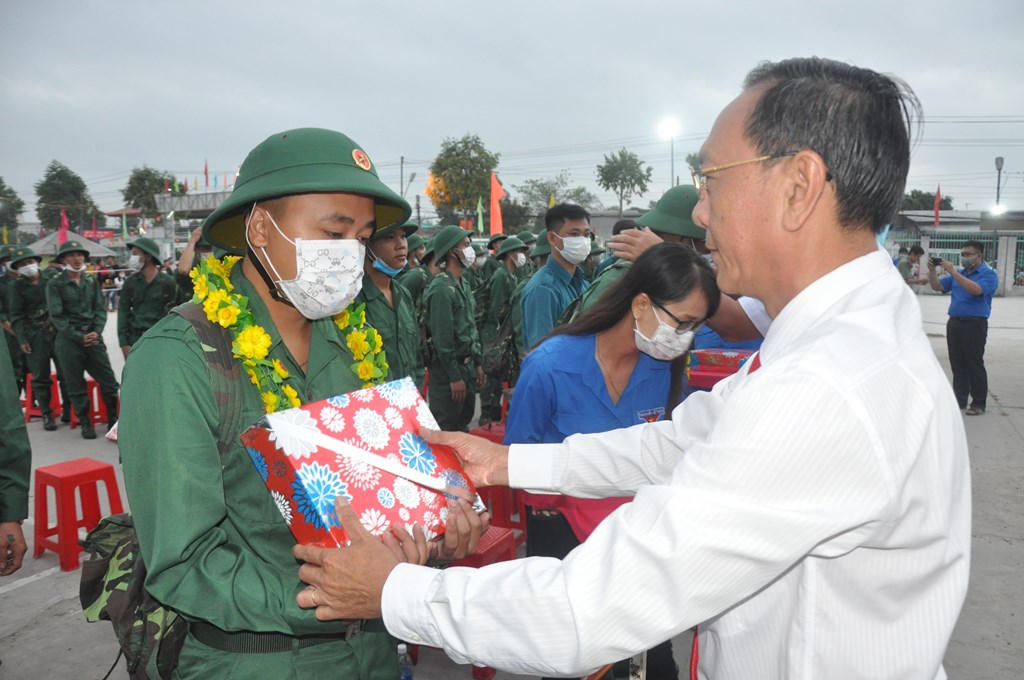 1.250 thanh niên An Giang lên đường nhập ngũ
