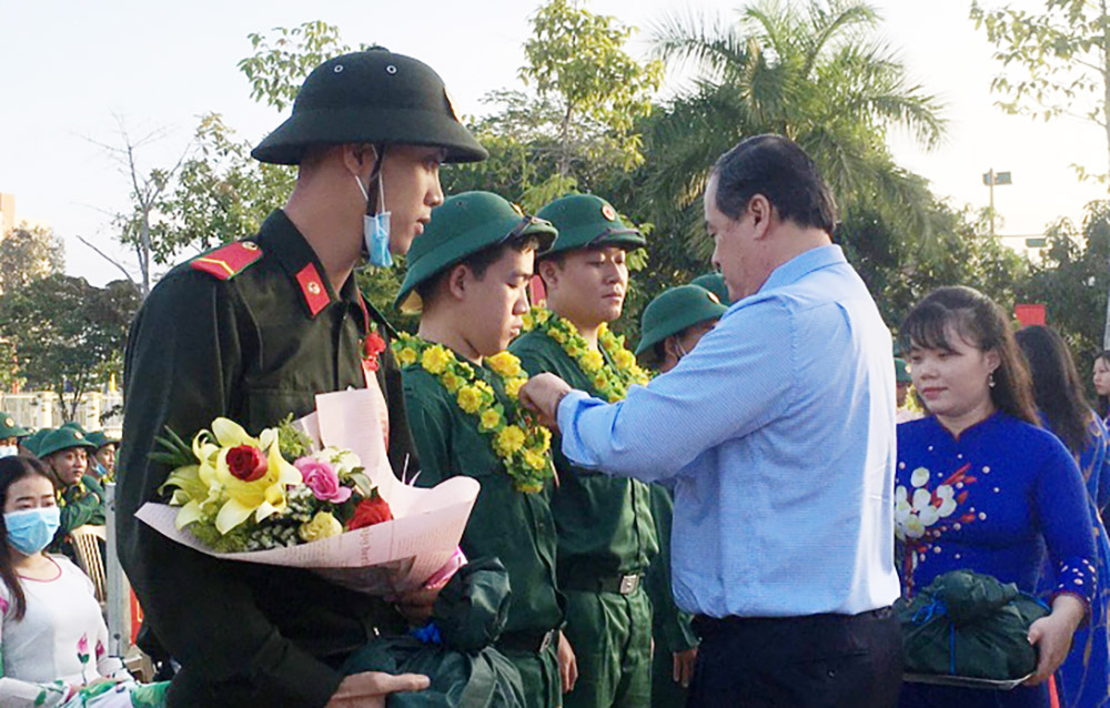 1.250 thanh niên An Giang lên đường nhập ngũ