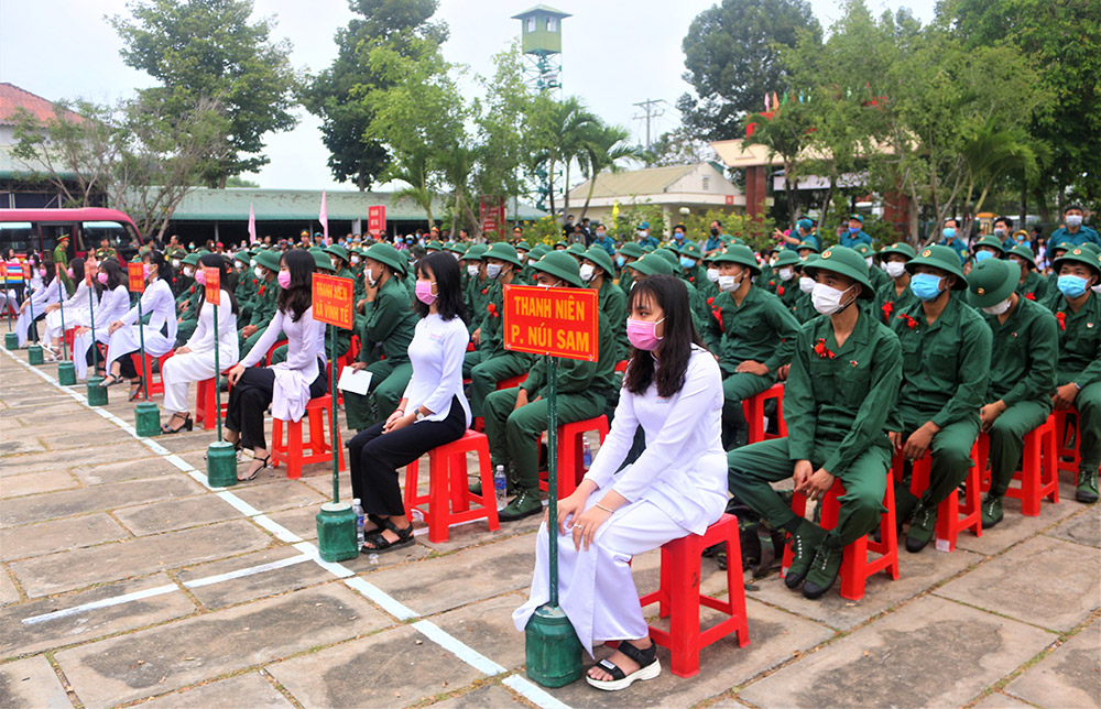 1.250 thanh niên An Giang lên đường nhập ngũ