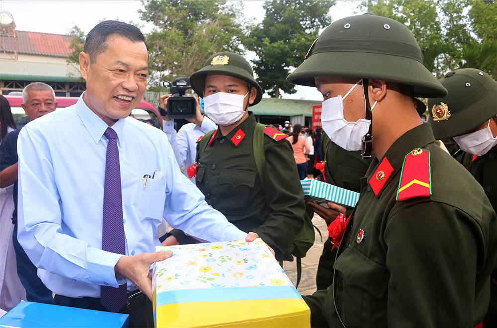1.250 thanh niên An Giang lên đường nhập ngũ