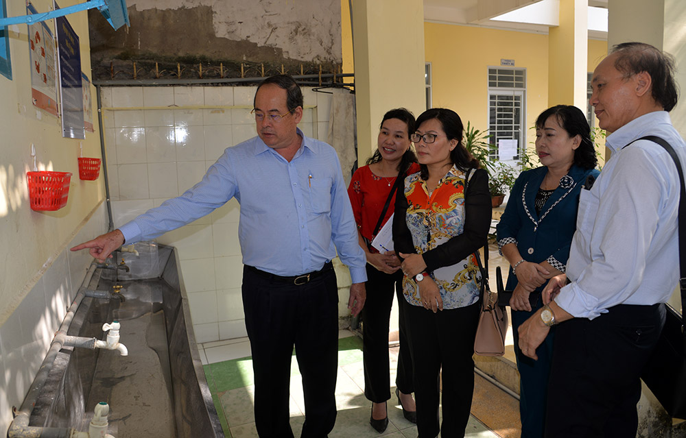 Chủ tịch UBND tỉnh An Giang Nguyễn Thanh Bình kiểm tra công tác phòng, chống dịch bệnh viêm đường hô hấp cấp do chủng mới của virus Corona (Covid-19)