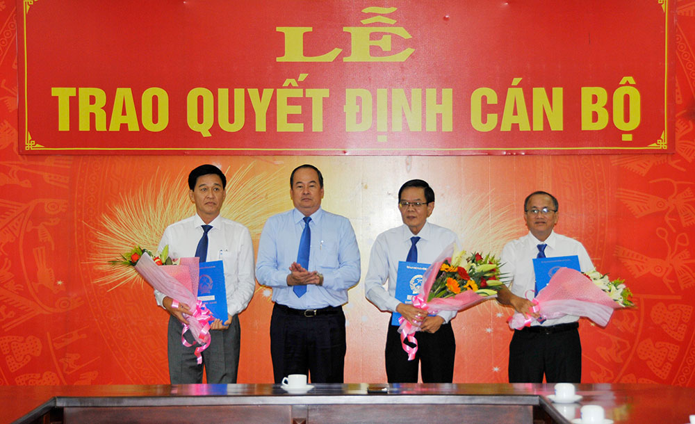 UBND tỉnh trao quyết định 3 lãnh đạo thuộc diện Ban thường vụ Tỉnh ủy An Giang quản lý