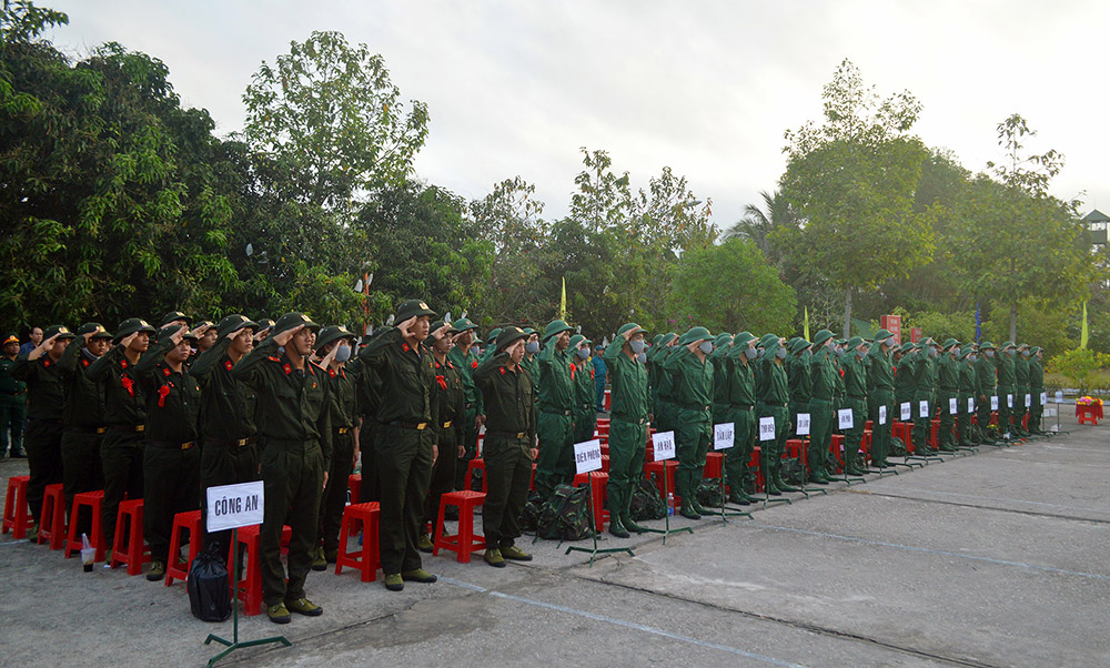 1.250 thanh niên An Giang lên đường nhập ngũ