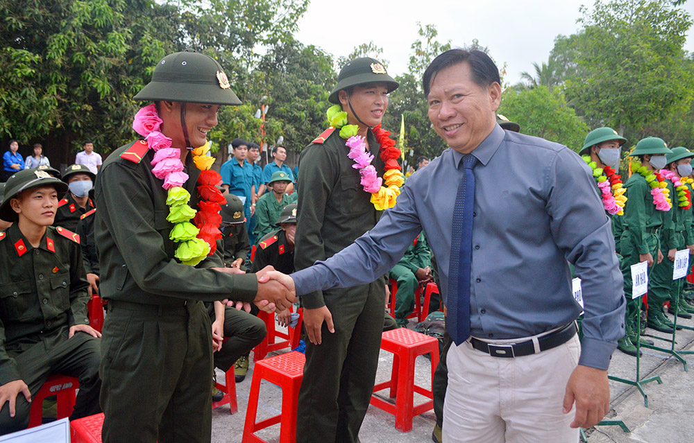 1.250 thanh niên An Giang lên đường nhập ngũ