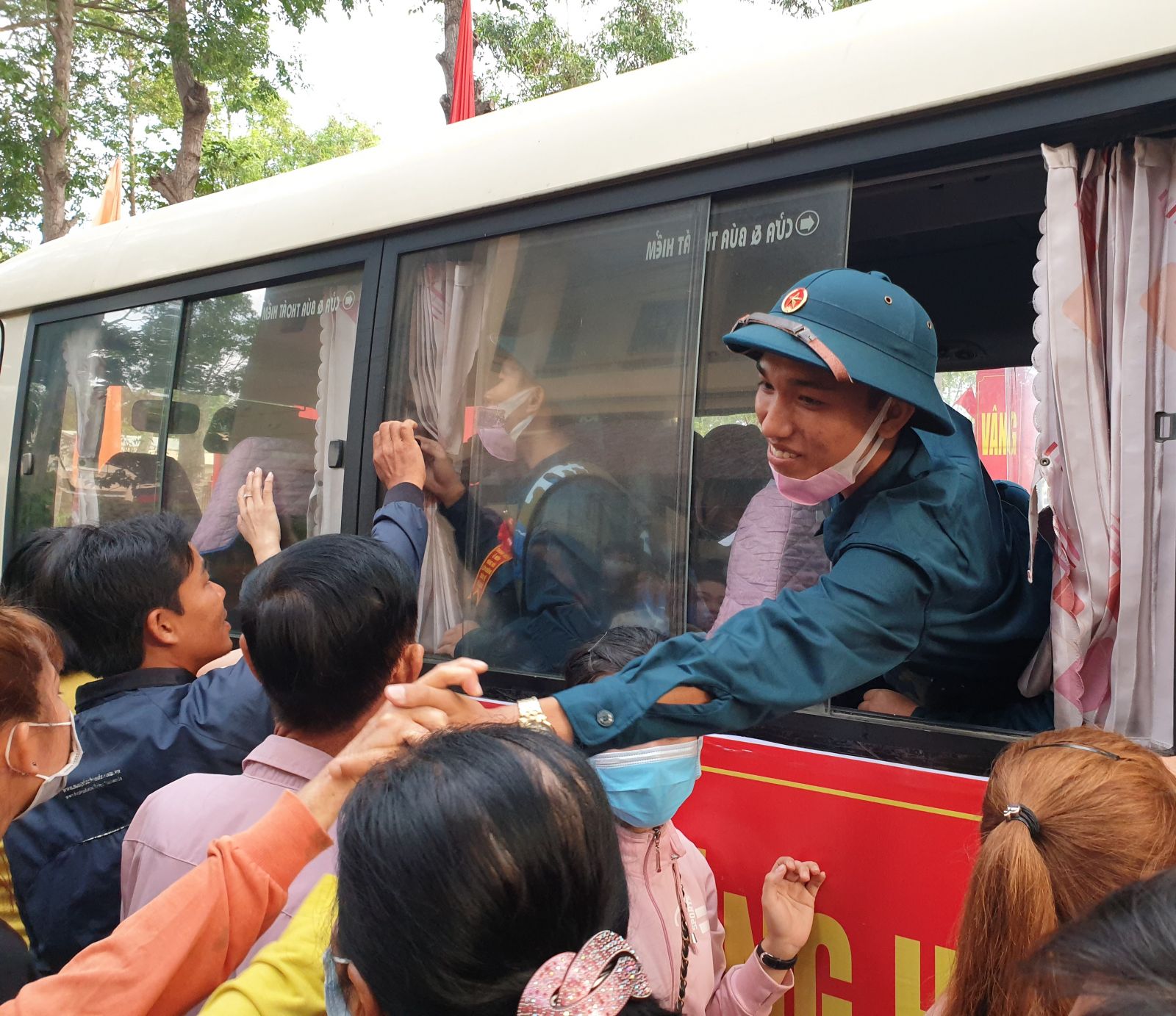 Thanh niên Cần Thơ hăng hái tòng quân