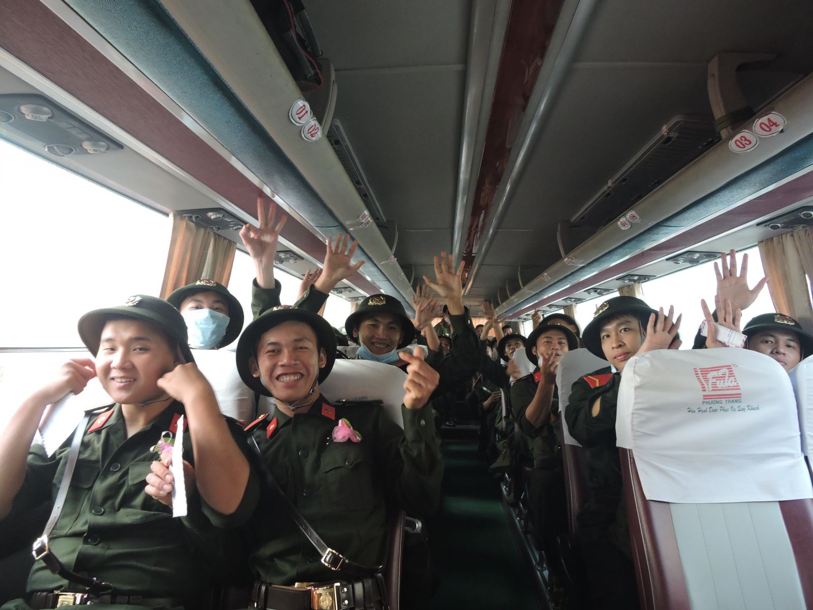 Thanh niên Cần Thơ hăng hái tòng quân