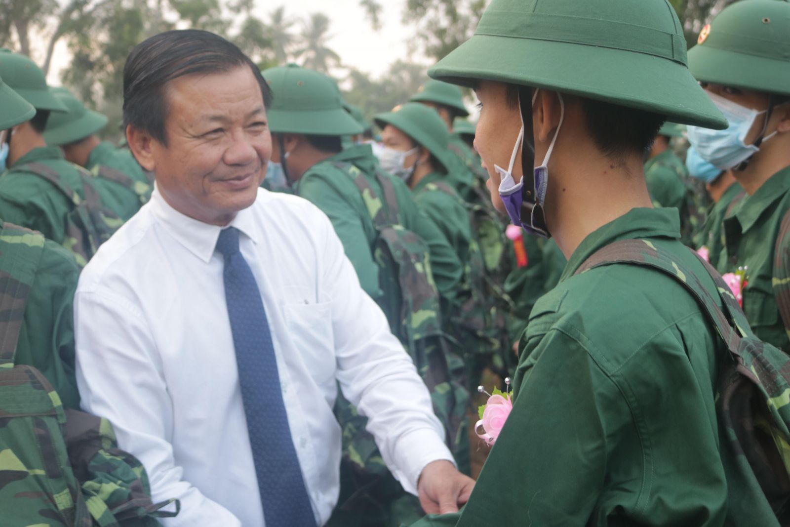 Thanh niên Cần Thơ hăng hái tòng quân