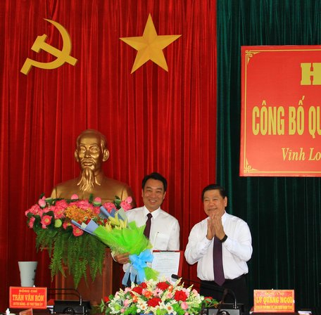 Công bố quyết định phê chuẩn Chủ tịch UBND tỉnh Vĩnh Long đối với ông Lữ Quang Ngời