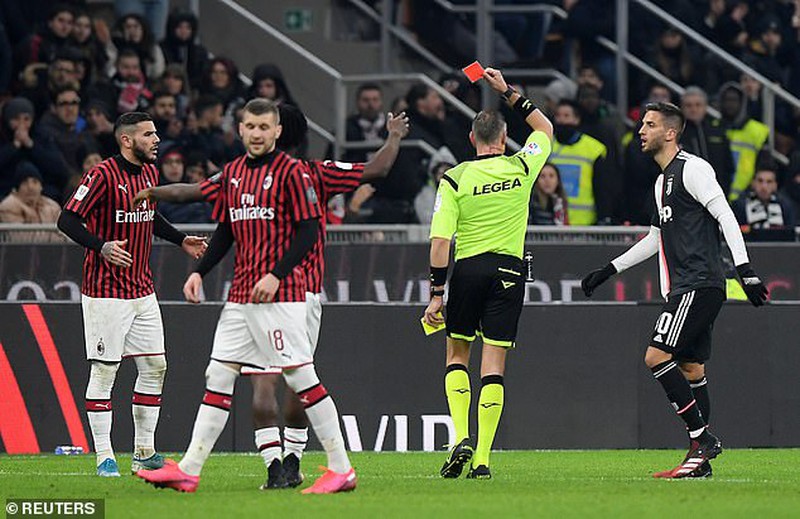 Ronaldo “nổ súng”, Juventus thoát thua AC Milan phút cuối