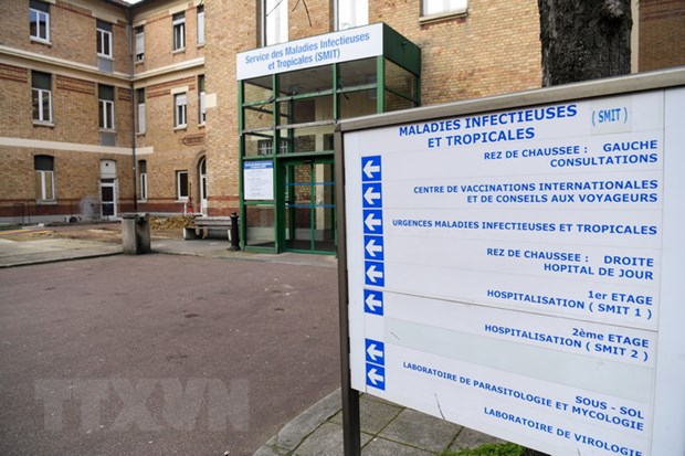 Pháp xác nhận ca tử vong đầu tiên do dịch COVID-19 bên ngoài Châu Á