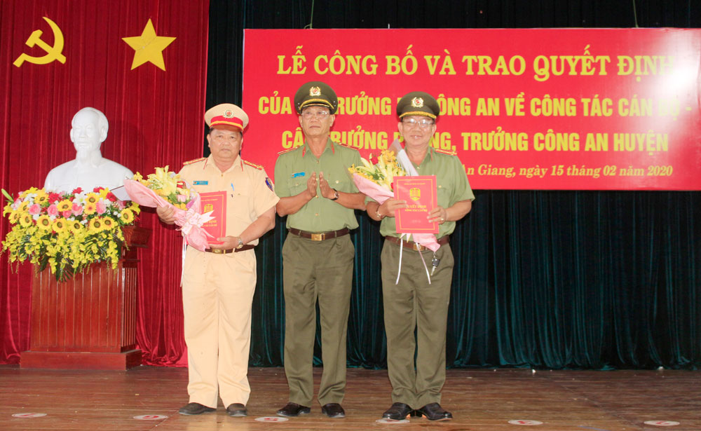 Công an An Giang trao quyết định điều động, bổ nhiệm và nghỉ công tác 14 lãnh đạo, chỉ huy