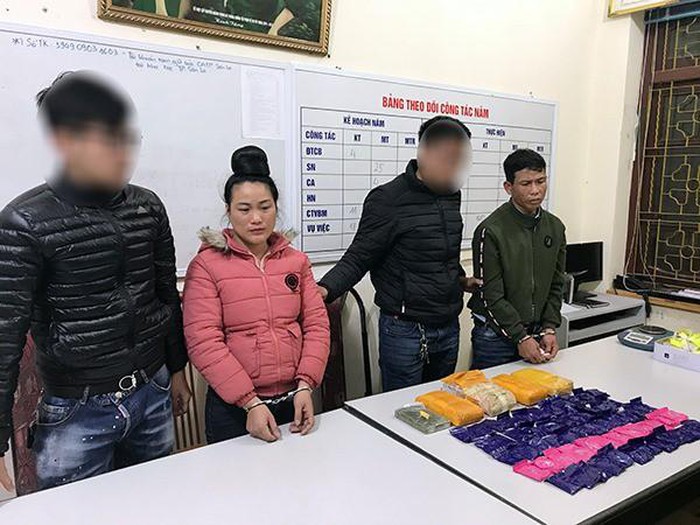 Bắt quả tang đối tượng vận chuyển heroin và hơn 30.000 viên ma túy tổng hợp