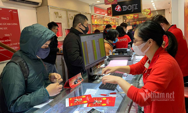 Giá vàng hôm nay 16-2, tăng quá cao, dân sợ ôm vào