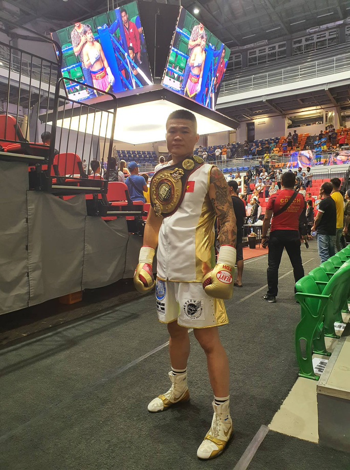 Thắng võ sĩ Thái Lan, Trương Đình Hoàng có 2 đai vô địch WBA