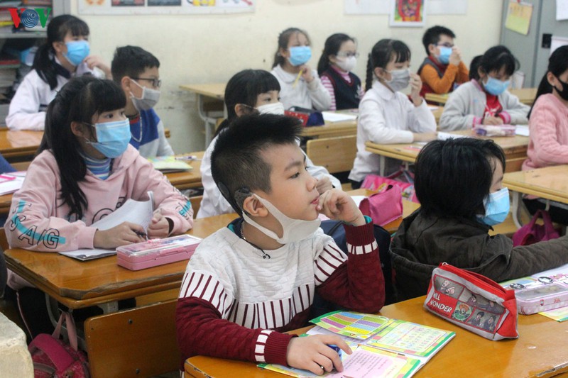 Dịch Covid-19: Học sinh vẫn phải học bù dù học online