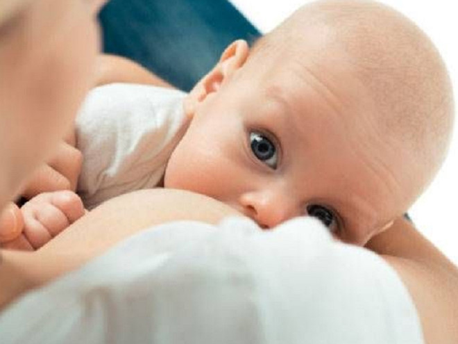 Sữa mẹ tăng cường phát triển trí não ở trẻ