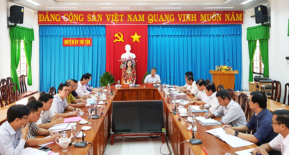 Bí thư Tỉnh ủy An Giang làm việc với huyện Tri Tôn công tác chuẩn bị Đại hội Đảng Bí thư Tỉnh ủy làm việc với huyện Tri Tôn công tác chuẩn bị Đại hội Đảng