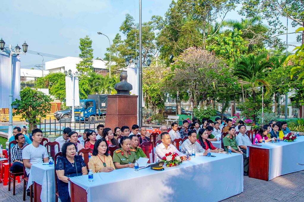 Khai mạc Trưng bày chuyên đề “Tinh hoa sưu tập”