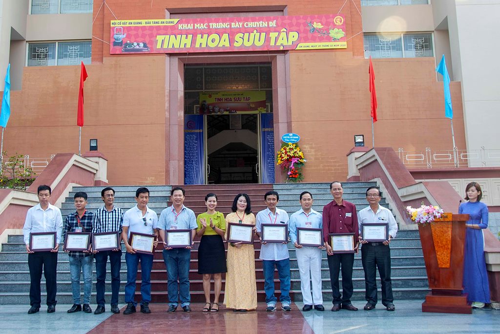 Khai mạc Trưng bày chuyên đề “Tinh hoa sưu tập”
