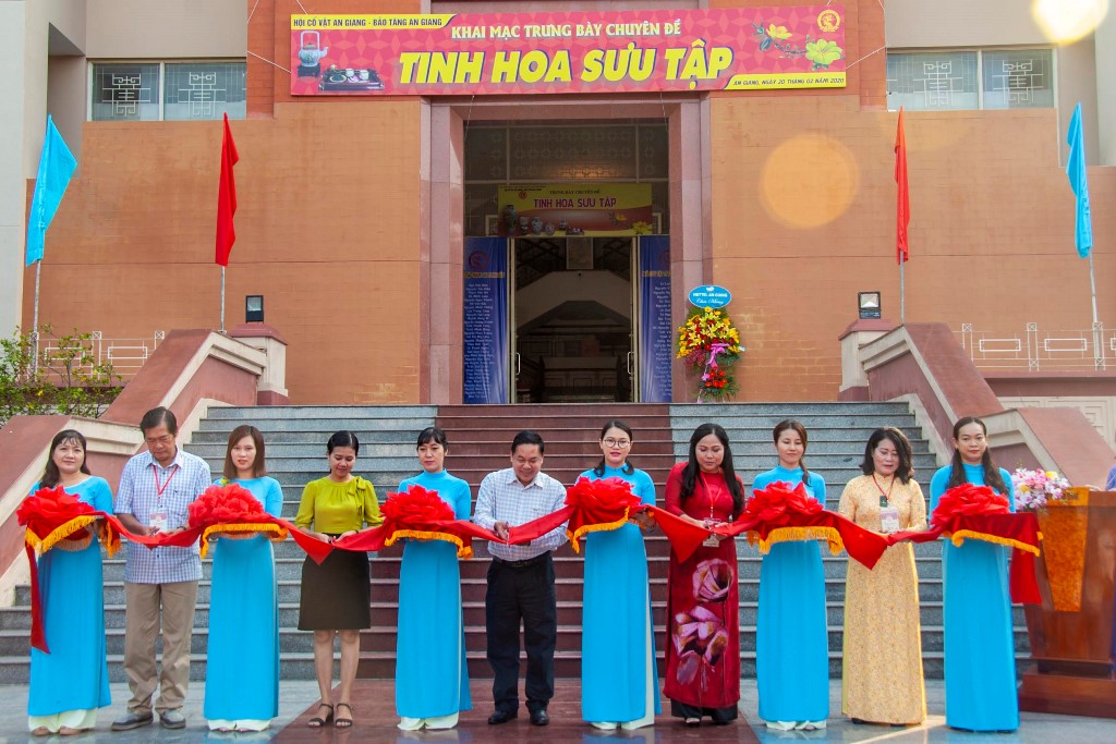 Khai mạc Trưng bày chuyên đề “Tinh hoa sưu tập”
