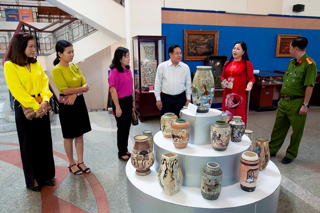 Khai mạc Trưng bày chuyên đề “Tinh hoa sưu tập”