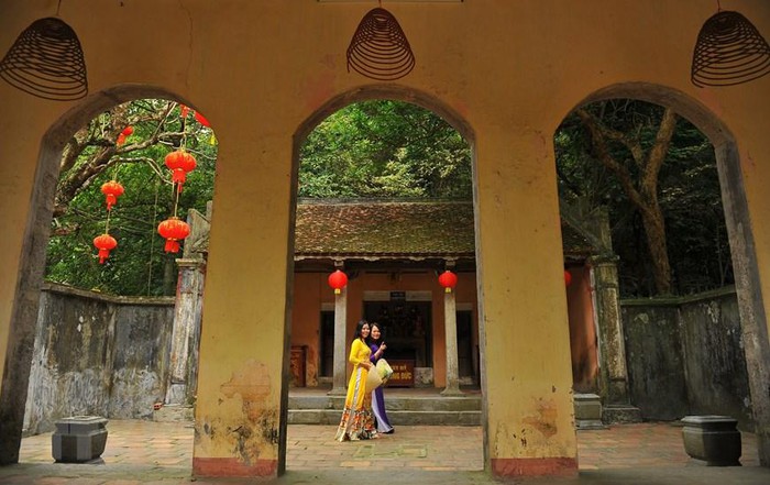 Khám phá vẻ đẹp cổ kính và hoang sơ của Chùa và Động Thiên Tôn