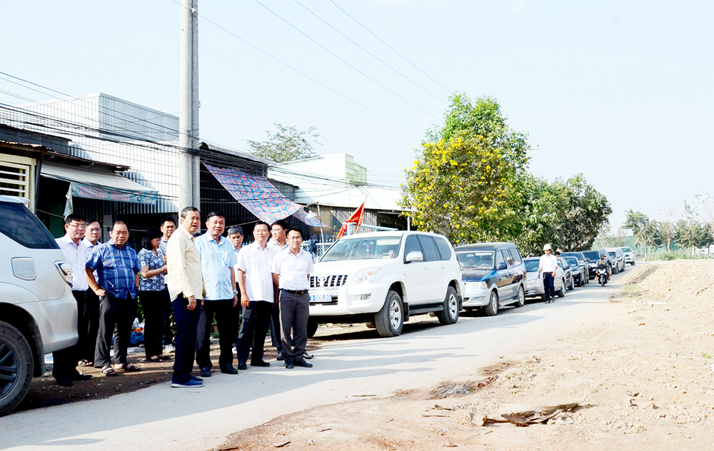 Phó Chủ tịch UBND tỉnh An Giang Lê Văn Nưng kiểm tra tiến độ thi công các công trình giao thông trọng điểm