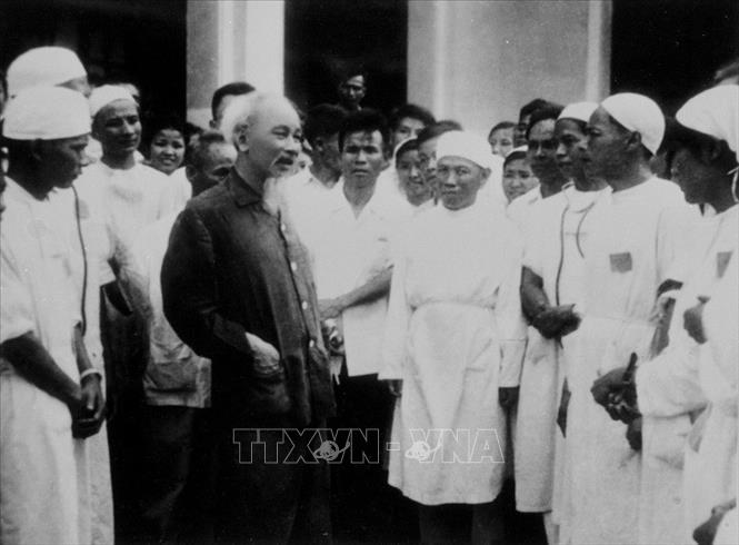 Chủ tịch Hồ Chí Minh với ngành y tế