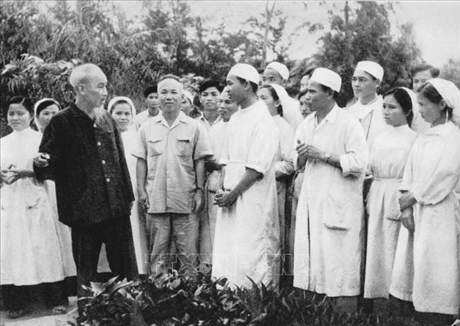 Chủ tịch Hồ Chí Minh với ngành y tế