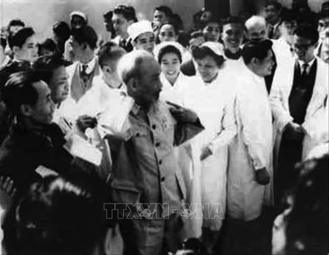 Chủ tịch Hồ Chí Minh với ngành y tế